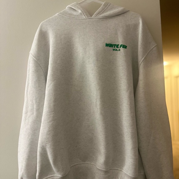 White Fox Hoodie Size L/XL - Picture 3 of 3
